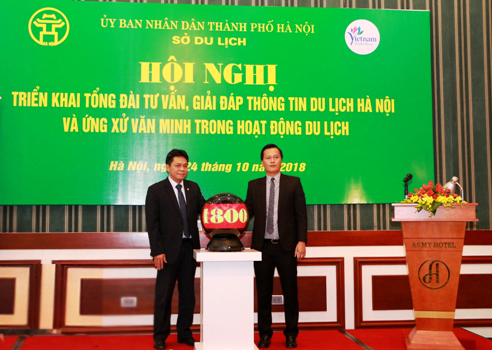 Lãnh đạo Sở Du lịch Hà Nội và VNPT Hà Nội ấn nút triển khai tổng đài